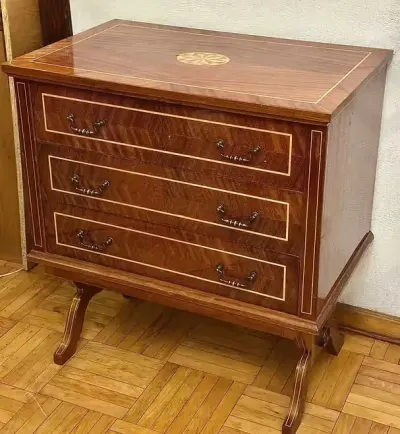 Intarsjowana komoda w stylu Biedermeier — praca Kacper, Warszawa