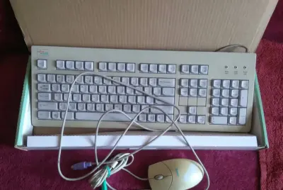 Klawisze i myszak kulkowy na PS2 Fujitsu Siemens — praca Leszek, Wrocław