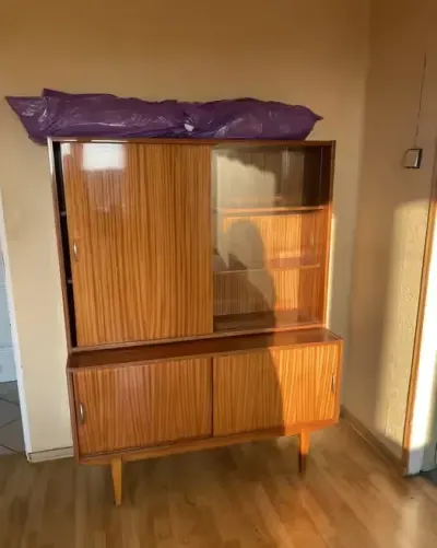Komoda regal Retro PRL lakowrowane witryna — praca Monika, Łódź