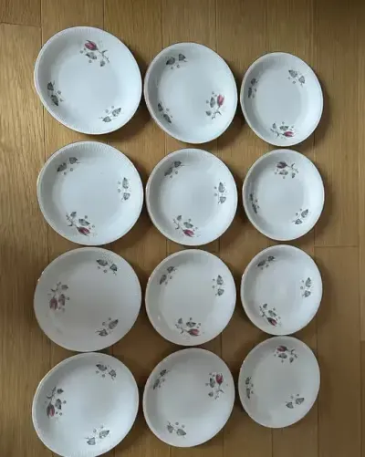 Komplet 12 talerzy włocławek stara porcelana PRL w kwiaty deserowe — praca PP, Gdańsk