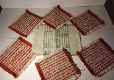 Komplet siedmiu serwet bawełniano-lnianych prl vintage — praca Grażyna, Łódź