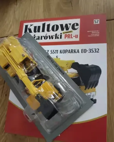 Kultowe ciężarówki PRL Kamaz koparka — praca miroslawapakos, Łódź
