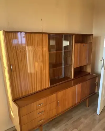 Lakierowana mebloscianka PRL komoda z barkiem  meble — praca Monika, Łódź
