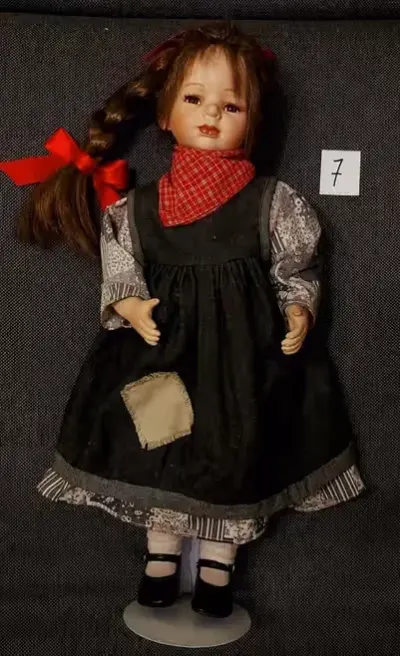 Lalka z kolekcji. Porcelana z zachowaniem szczegółów. Polecam. — praca Poliski, Kraków