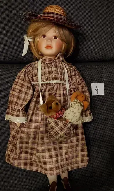 Lalka z porcelany.Kolekcjonersja.Stan bardzo dobry. — praca Poliski, Kraków