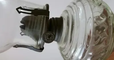 Lampa naftowa stara antyk Anglia — praca Anna, Łódź