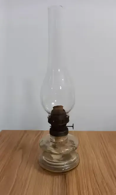 Lampa naftowa szklana — praca Przemek, Kraków