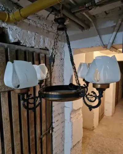 Lampa sufitowa żyrandol prl miedz mosiądz szklane klosze — praca Łukasz, Łódź