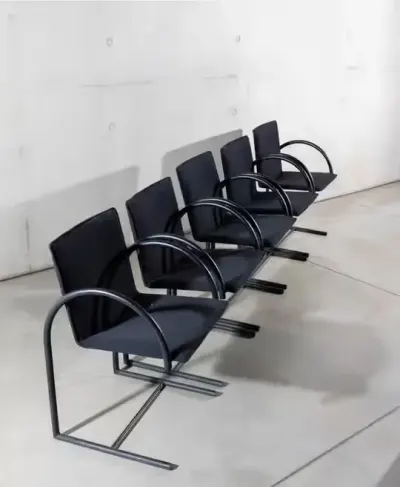 Lata 80, Metaform, krzesła wspornikowe w stylu postmodernistycznym, — praca Maria, Poznań