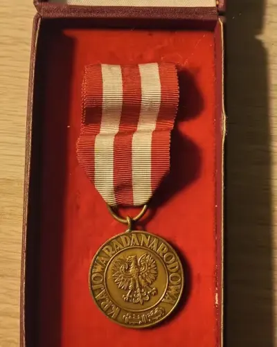 Medal zwycięstwa i wolności 1945 — praca Igor, Kraków