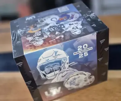 Mini kask NFL z autografem/ Fanatics Under Wraps NFL Mini Helmets 2025 – Mystery Box (Sealed) — praca Krzysiek, Warszawa