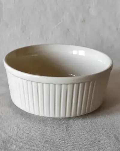 Miseczka salaterka porcelit Mirostowice okres PRL — praca Wojtek, Łódź