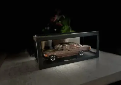 Model 1:18 Mercedes 450 SEL 6.9 AMGEdition1 z 50 — praca Felipello, Warszawa