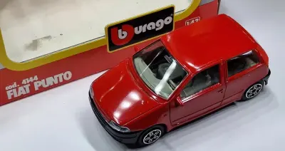 Model Bburago 1:43 Fiat Punto cod. 4144 — praca Michał, Łódź