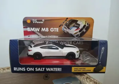 Model BMW M8 GTE napędzany woda — praca Monika, Poznań