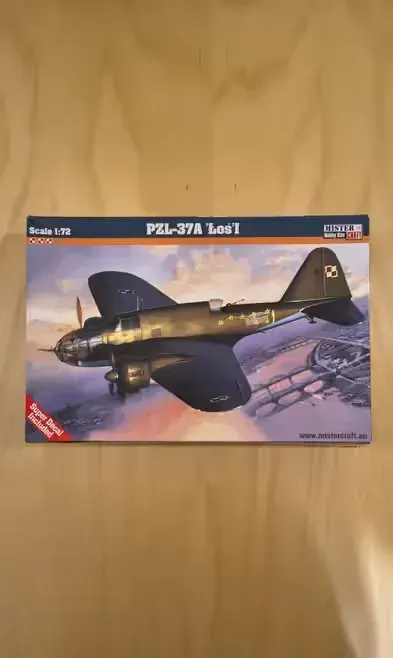 Model do sklejania PZL-37 Łoś firmy MisterCraft — praca Renata, Wrocław