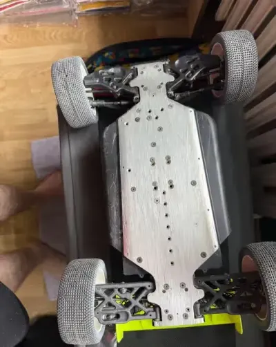 Model xray  xb8e ’23 podwozie — praca MACIEJ, Łódź