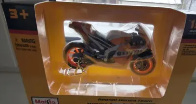 Modele kolekcjonerskie Honda Maisto 108 sztuk — praca Robert, Warszawa