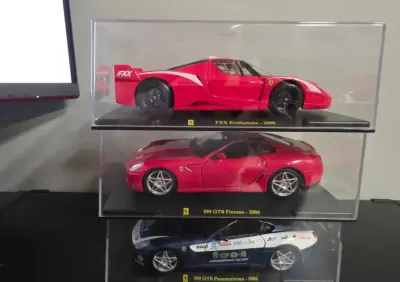 Modele samochodów 1:24 Ferrari OPIS!!! — praca Mikołaj, Warszawa