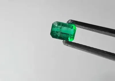 Naturalny Szmaragd Kamień szlachetny 0.42 ct CERTYFIKAT! — praca Krzysztof, Kraków