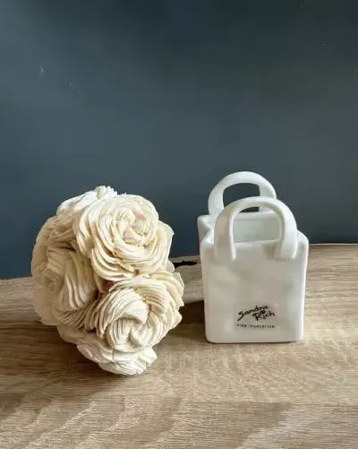 Nowy wazon torebka porcelana Sandra Rich — praca Valentina, Wrocław