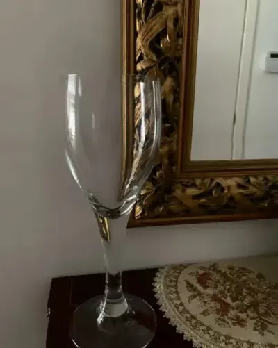 Oryginalny wazon szklo. Okres PRLu . Wys 35,5cm — praca Ziz, Warszawa