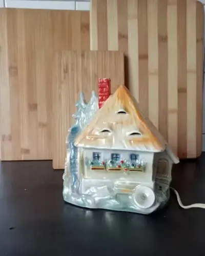 Ozdobna lampka, porcelanowy domek — praca Orunal, Kraków