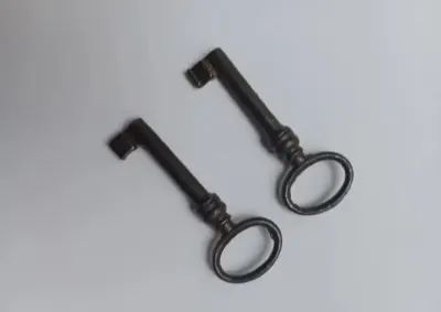 Piękne retro kluczyki metalowe PRL — praca Gosia, Łódź
