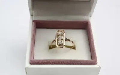 Pierścionek cyrkonie, złoto 14ct/585 2,23 g PRL — praca Alex, Łódź