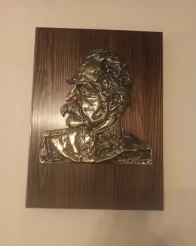 Płaskorzeźba z mosiądzu — praca Grzegorz, Łódź