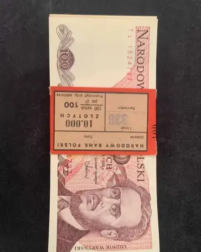 Plik banknotów 100zł z czasów PRL, Seria TL, Rok 1988 — praca Cezary, Szczecin