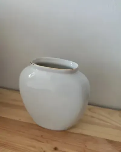 porcelanowy wazon ze złotym rantem vintage — praca em, Wrocław
