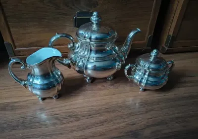 Przepiękny porcelanowy środek stołu okuty WMF — praca Teresa, Kraków
