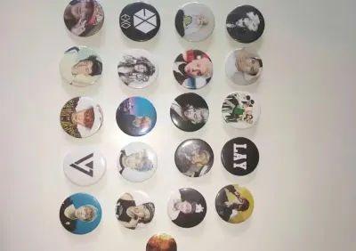 Przypinki kpop — praca Edyta, Poznań