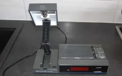 Radiobudzik z lampą COSMEL typ CR-371 - lata 80-te - SPRAWNY — praca Weronika, Warszawa