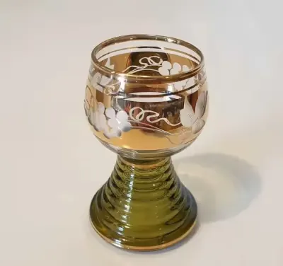 Retro Vintage Kieliszek 50 ml zielono - złoty motyw winorośli Remer — praca Ilona, Kraków