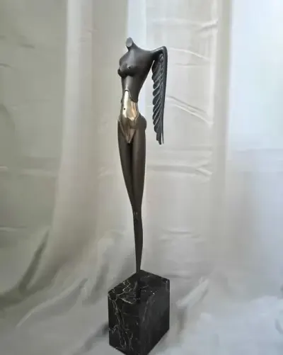 Rzeźba "Nike" Paul Wunderlich XVI/XXX Limitowana Edycja — praca Kuba, Gdańsk