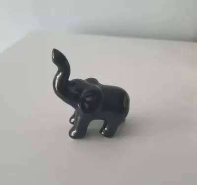 Słoń słonik figurka ceramiczna szkliwiona czarna * na szczęście * NOWA — praca Anna, Kraków