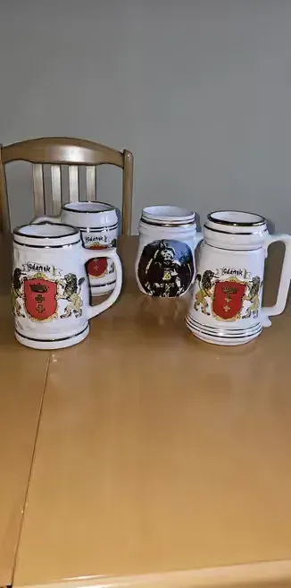 Sprzedam ladne kufle ceramiczne z gdanskimi morywami. — praca Karol Rzeźnicki, Gdańsk