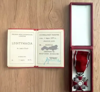 Srebrny Krzyż Zasługi PRL 1977 – komplet w etui + legitymacja | Oryginał — praca Dominik, Łódź