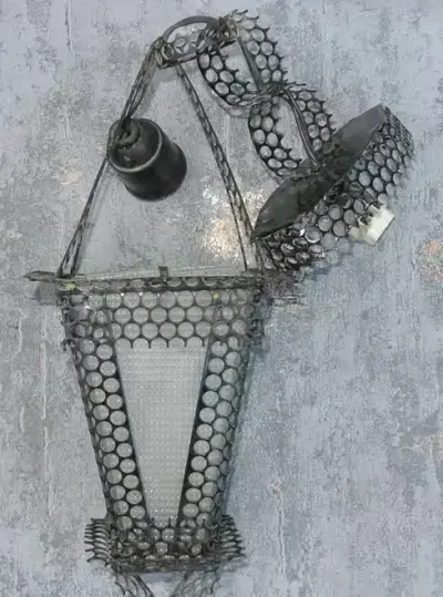 Stara metalowa lampa z czasów PRL - retro — praca Grzegorz, Kraków