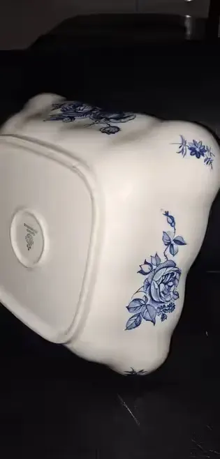 Stara Misa w niebieskie róże  z porcelany Bavaria — praca Magdalena, Łódź