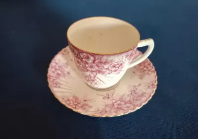 Stara porcelanowa filiżanka — praca Joanna, Warszawa