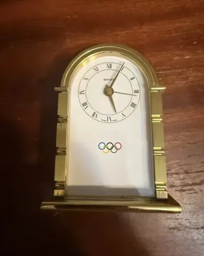 Stary budzik swiza olimpijski analog — praca shaggy1984, Kraków