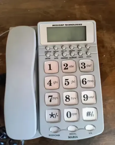 Stary telefon analogowy mescomp technologies — praca Krzysztof, Łódź