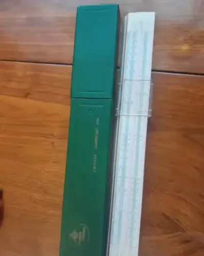 Suwak logarytmiczny Faber Castell 1/54 — praca Maria, Łódź