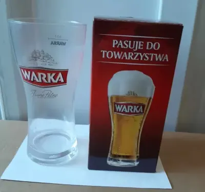 Szklanka, kufel w kartonie Warka — praca Lucyna, Wrocław