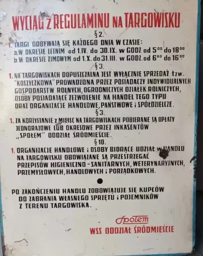 Tablica informacyjna stara komuna wczesny Gierek — praca Przemek, Łódź