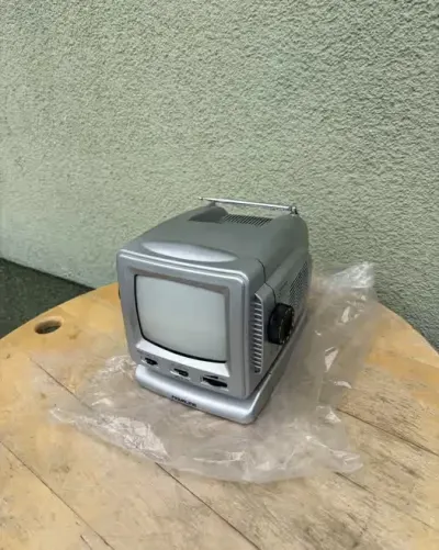 Telewizor kineskopowy Novaline TVP-251 przenośny sprawny retro — praca Zygmunt, Poznań