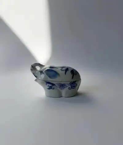 vintage porcelanowe puzderko „stonik" w stylu Delft blue — praca Maria, Poznań